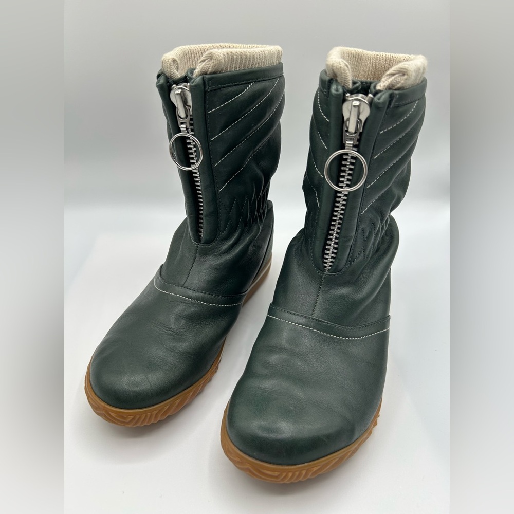 Sorel Women's Dark Green Leather Winter Zip Boots with Tan Sole